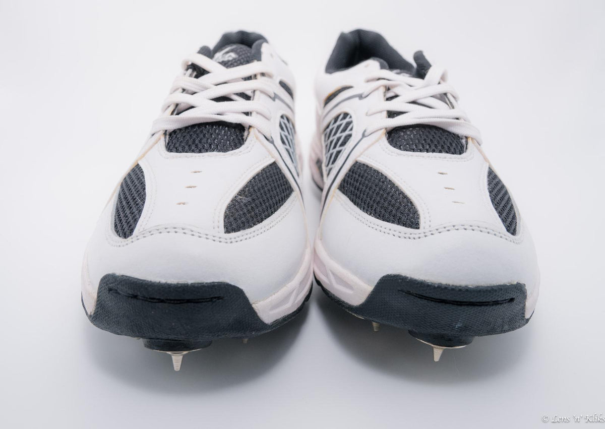 Shoes Velocity Grip Cricket Spike Shoes for Kids / Youth / Men Black and White